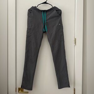 Figs Yola in Graphite